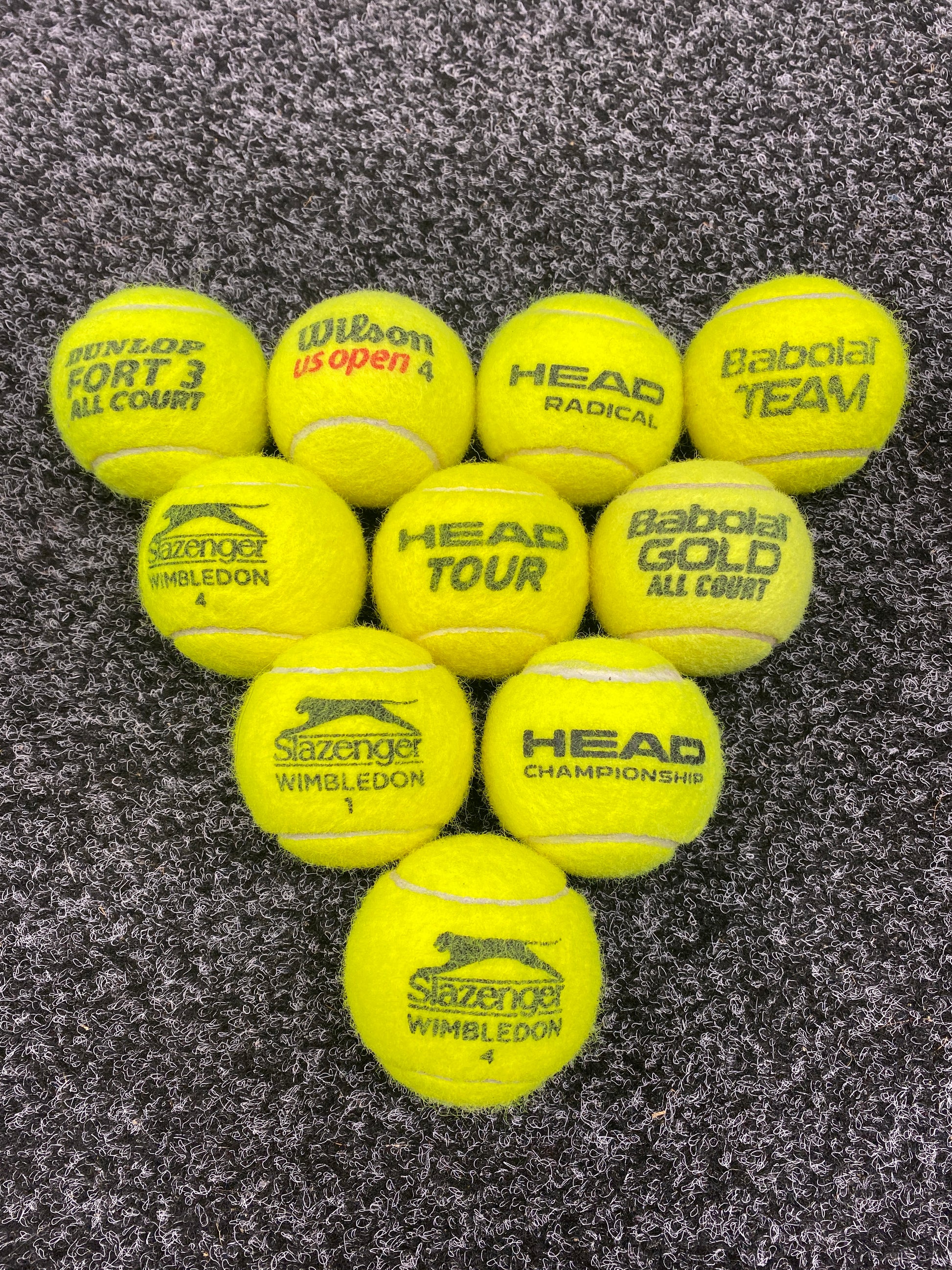 10 'Very Good' graded tennis balls